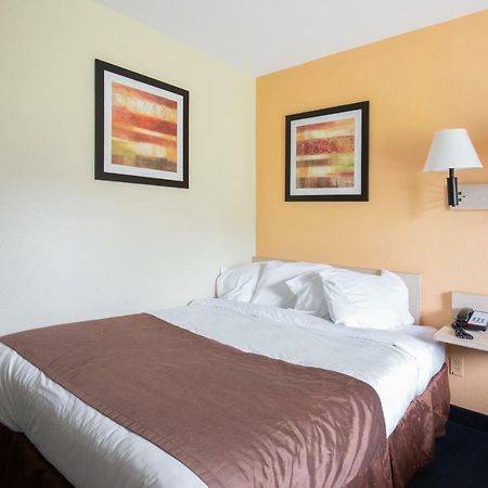 Days Inn By Wyndham New Philadelphia Eksteriør billede