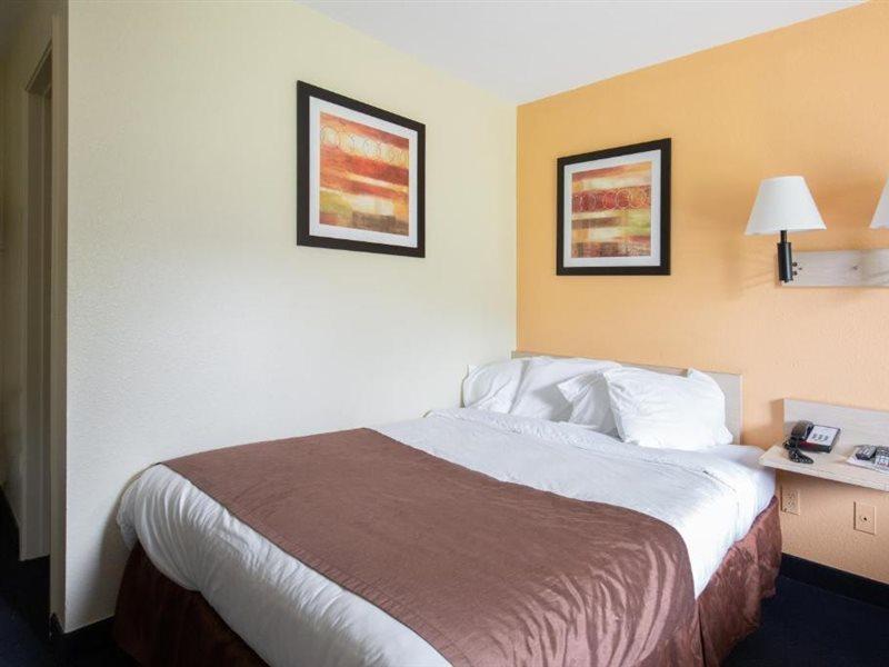 Days Inn By Wyndham New Philadelphia Eksteriør billede