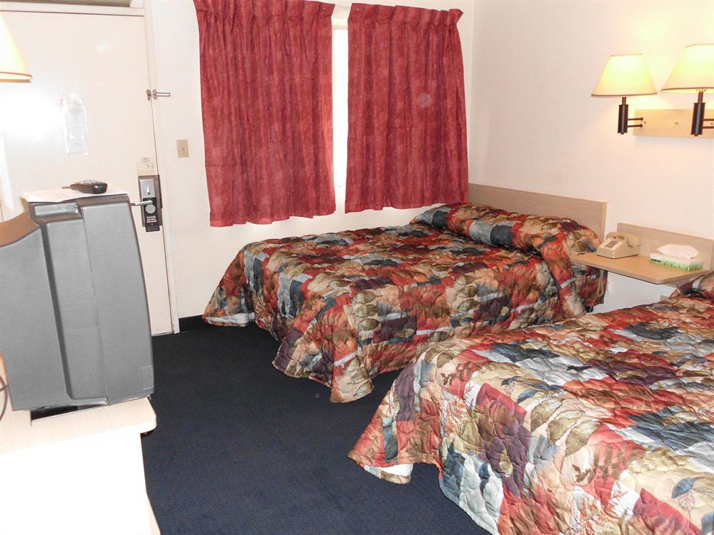 Days Inn By Wyndham New Philadelphia Eksteriør billede