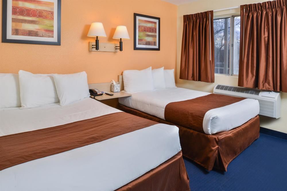 Days Inn By Wyndham New Philadelphia Eksteriør billede
