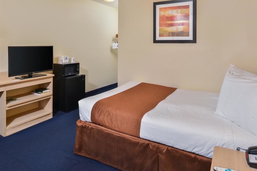 Days Inn By Wyndham New Philadelphia Eksteriør billede