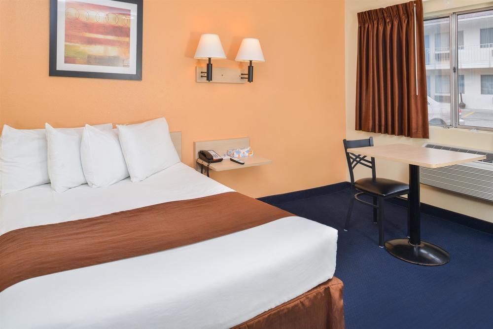 Days Inn By Wyndham New Philadelphia Eksteriør billede