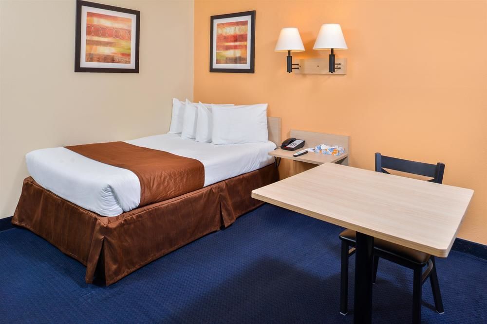 Days Inn By Wyndham New Philadelphia Eksteriør billede