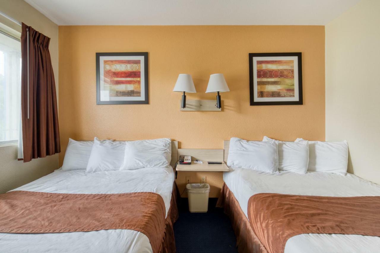Days Inn By Wyndham New Philadelphia Eksteriør billede