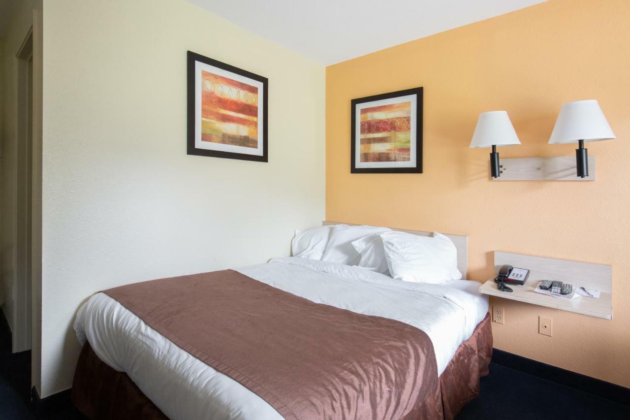 Days Inn By Wyndham New Philadelphia Eksteriør billede