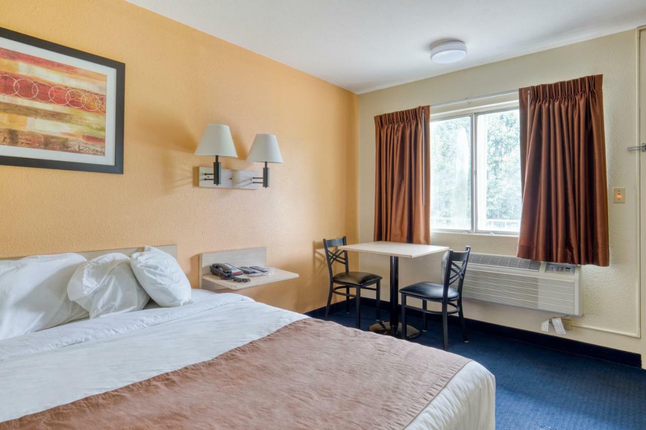 Days Inn By Wyndham New Philadelphia Eksteriør billede