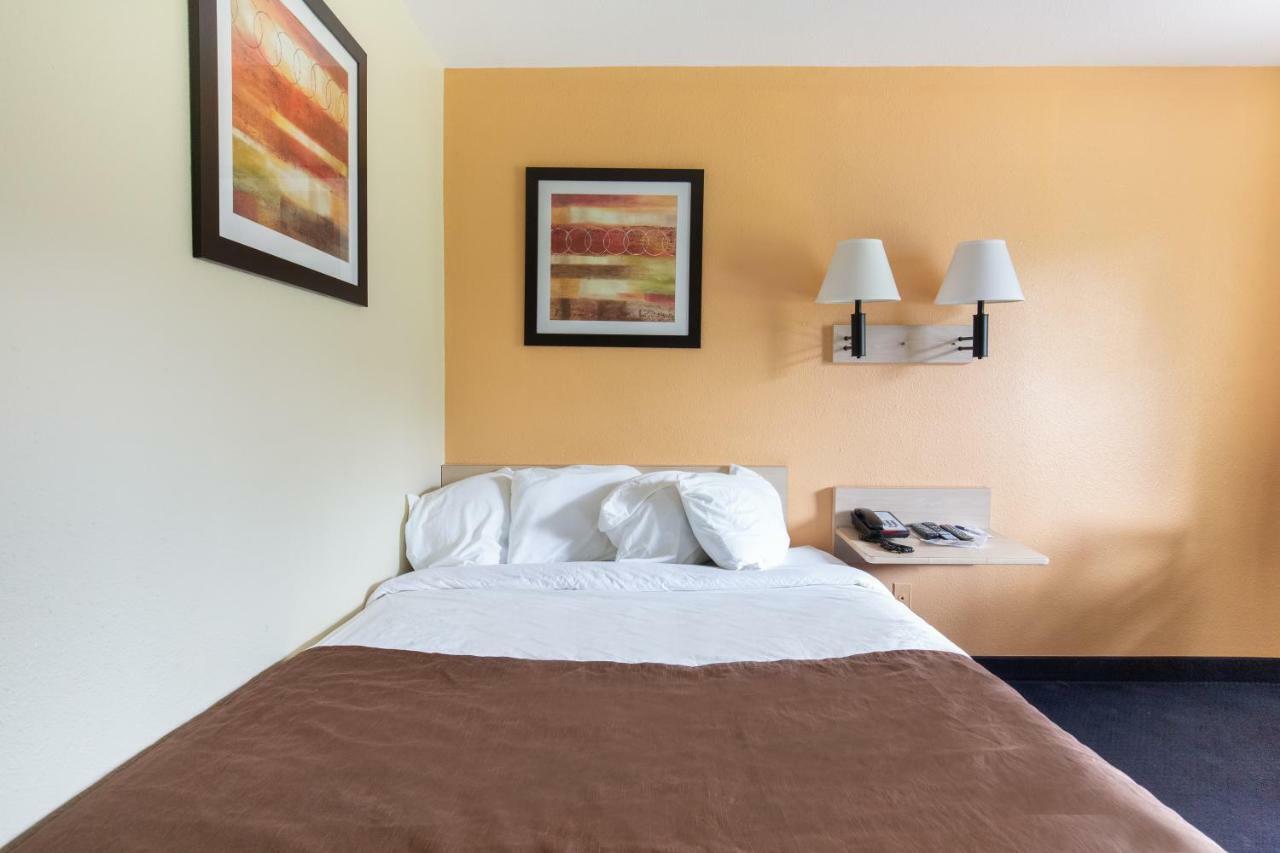 Days Inn By Wyndham New Philadelphia Eksteriør billede