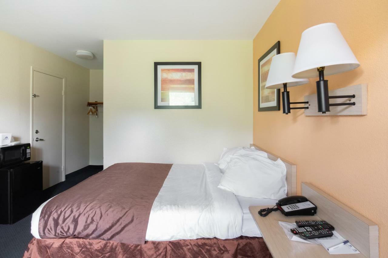 Days Inn By Wyndham New Philadelphia Eksteriør billede